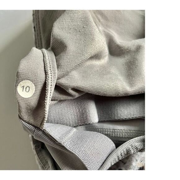 Lululemon Scoop Neck Tank Luon Petite Fleur Silver Spoon Ambient Grey Size 10 - Picture 8 of 14